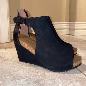 Black Wedges